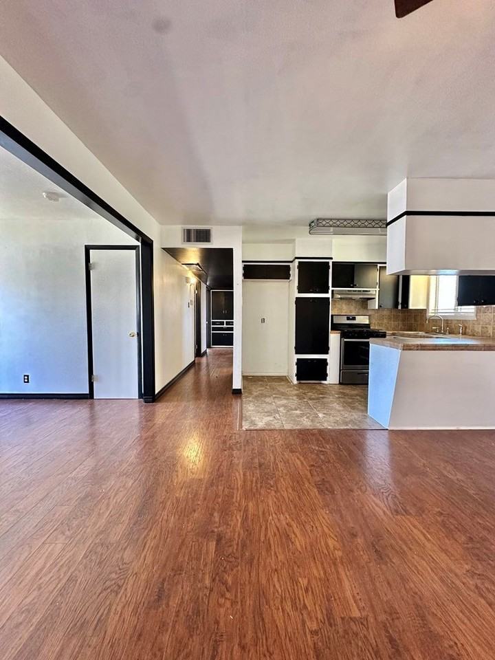 2005 A And M Ave - Photo 7 of 18