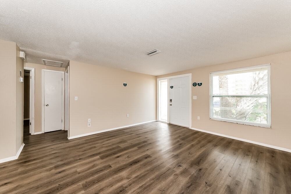 430 Briarwood Rd - Photo 5 of 16