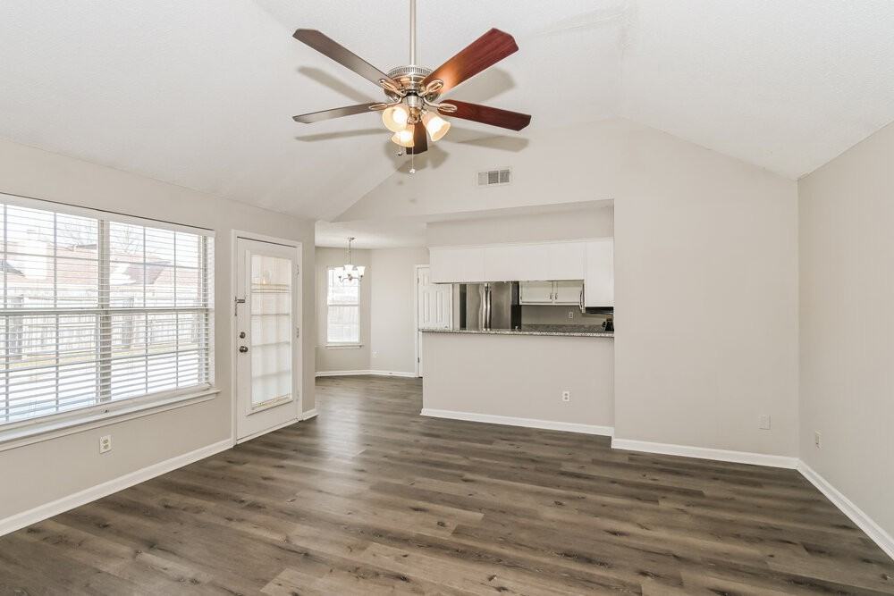 7550 Roundleaf Dr - Photo 4 of 16