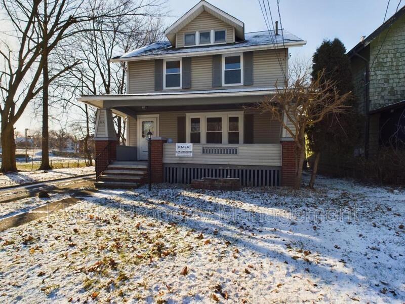 524 Allyn St - Photo 2 of 50