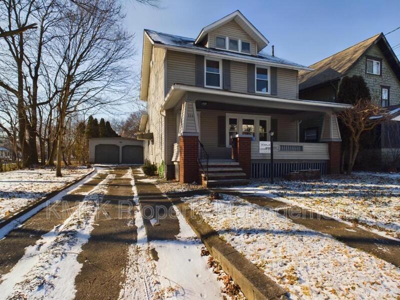 524 Allyn St - Photo 3 of 50