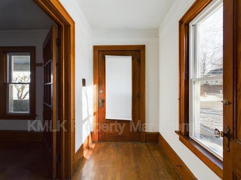 524 Allyn St - Photo 3 of 50