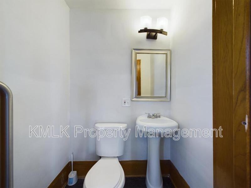 524 Allyn St - Photo 4 of 50