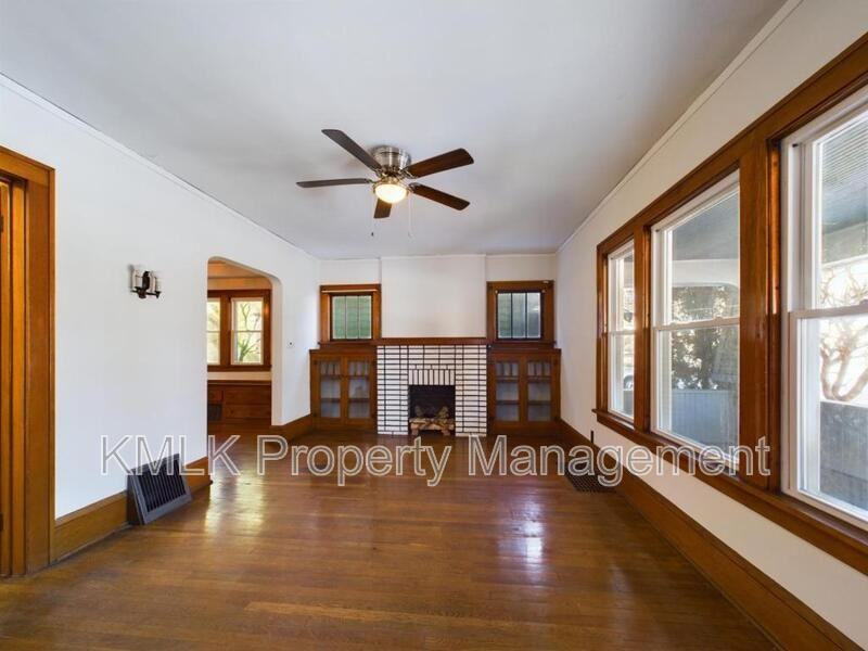 524 Allyn St - Photo 5 of 50