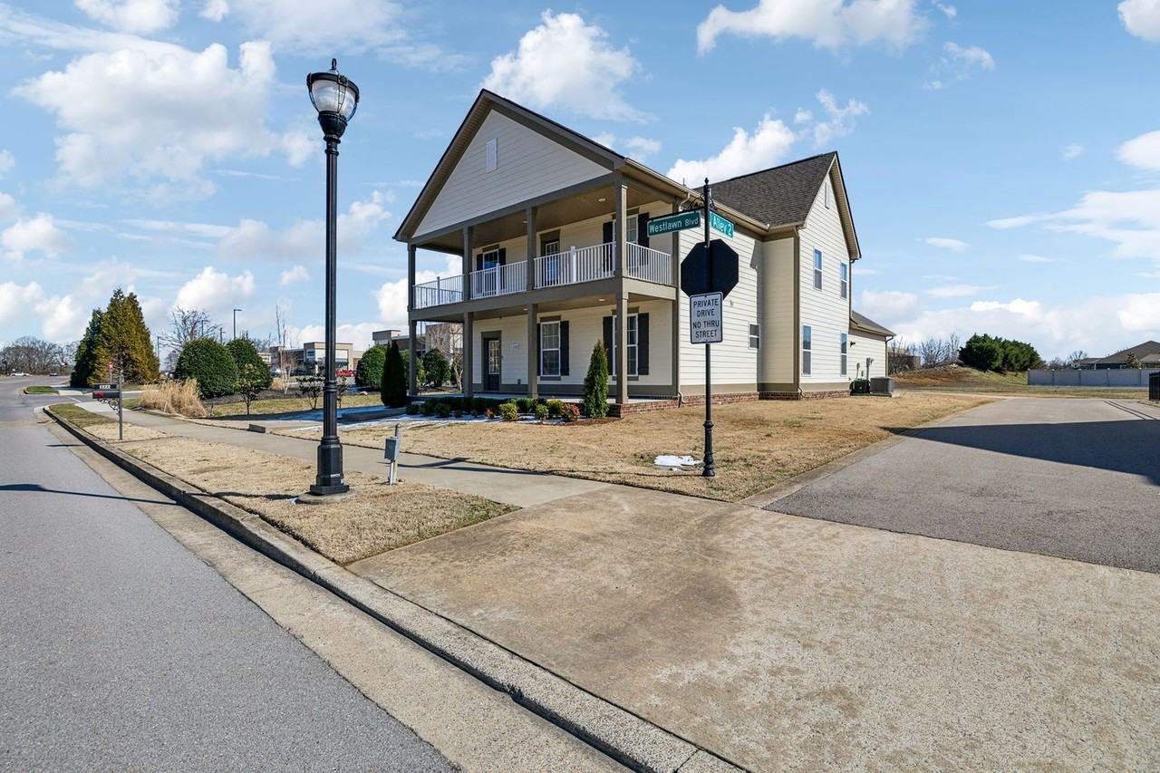 1222 Westlawn Blvd - Photo 3 of 45