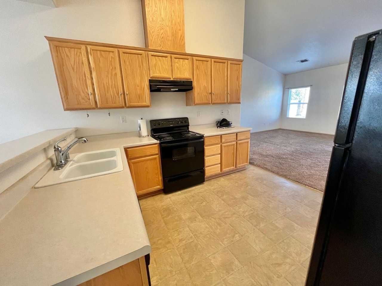 1122 Fume Blanc St - Photo 4 of 23