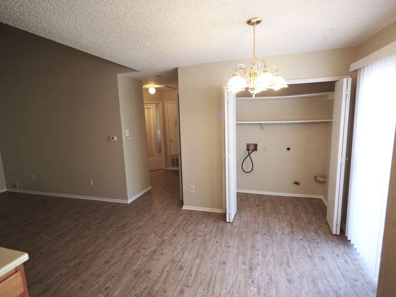 404 Burlwood Ct - Photo 4 of 8