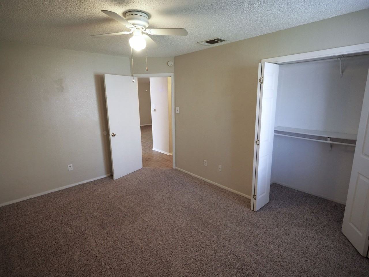 404 Burlwood Ct - Photo 6 of 8