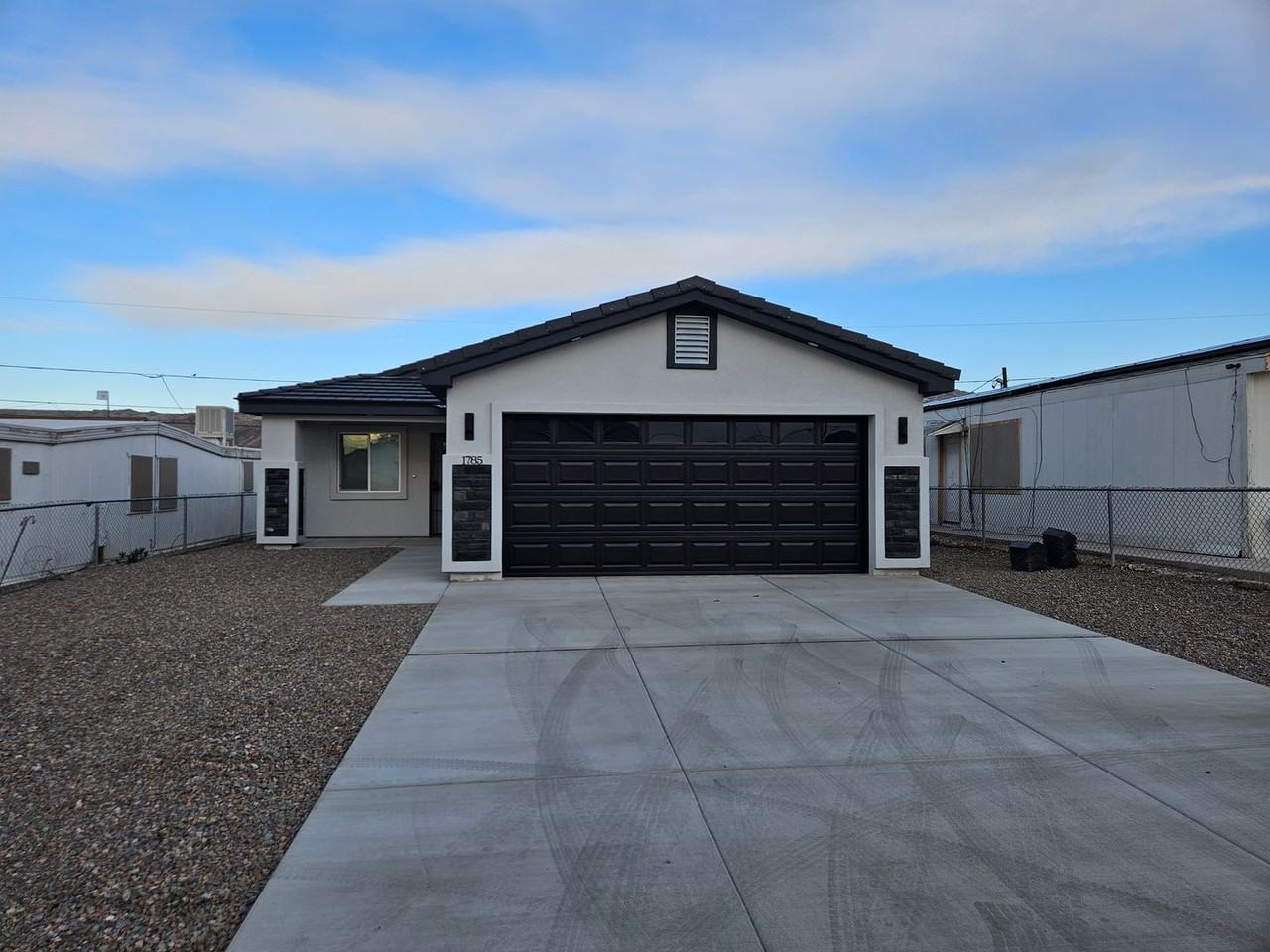 1785 Forest Dr - Photo 2 of 27