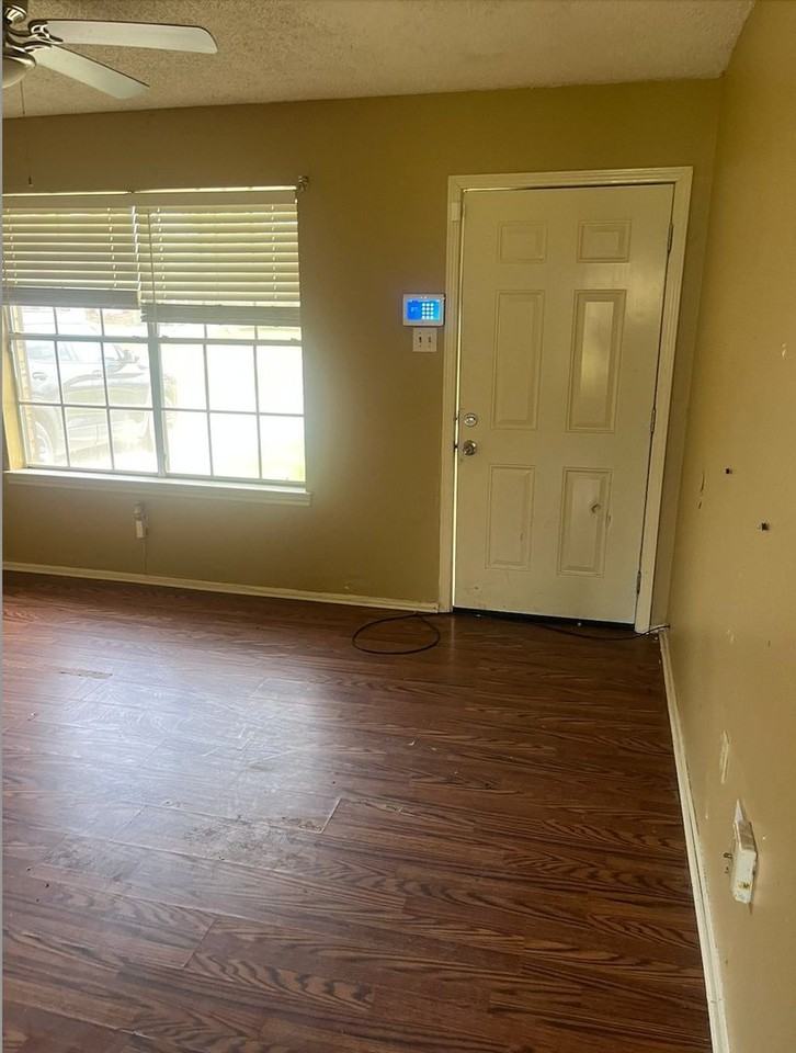 803 Sinbad St - Photo 2 of 9