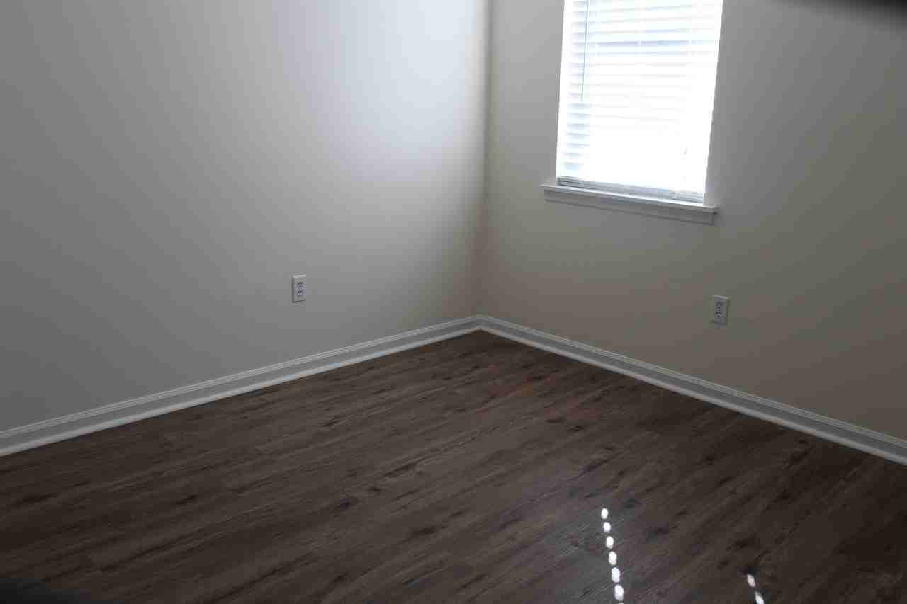 Katie Lynn Street East 139 * - Photo 3 of 17