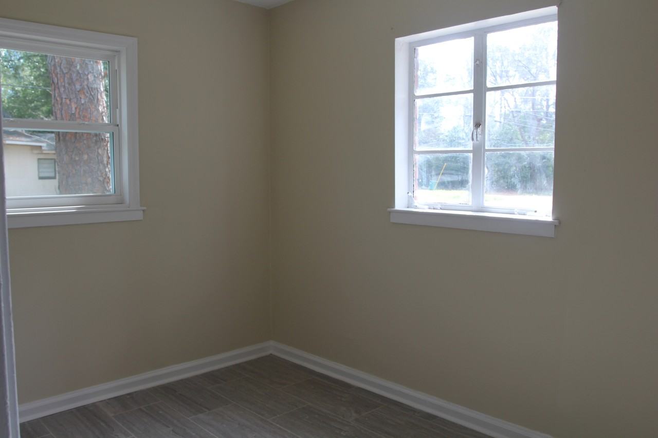 Avalon Avenue 1400 - Photo 7 of 8