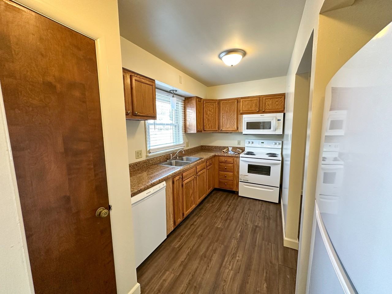 601 East Washington Street - Photo 2 of 10