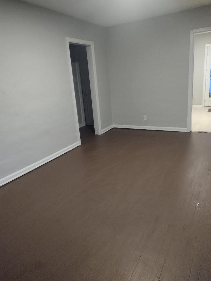 321 W Avenue B - Photo 3 of 8