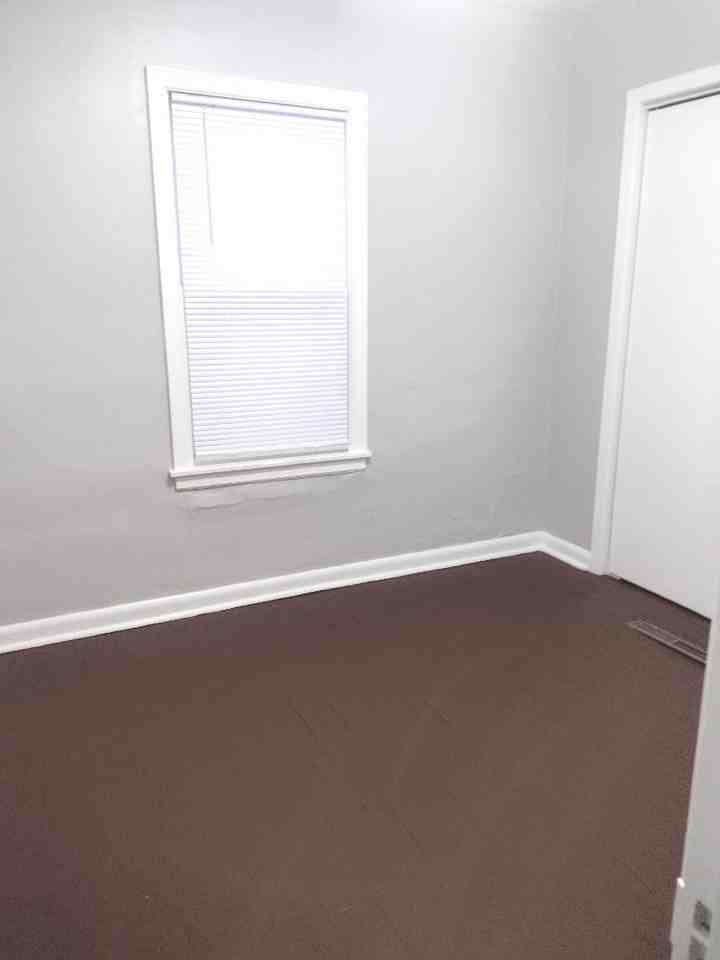 321 W Avenue B - Photo 4 of 8