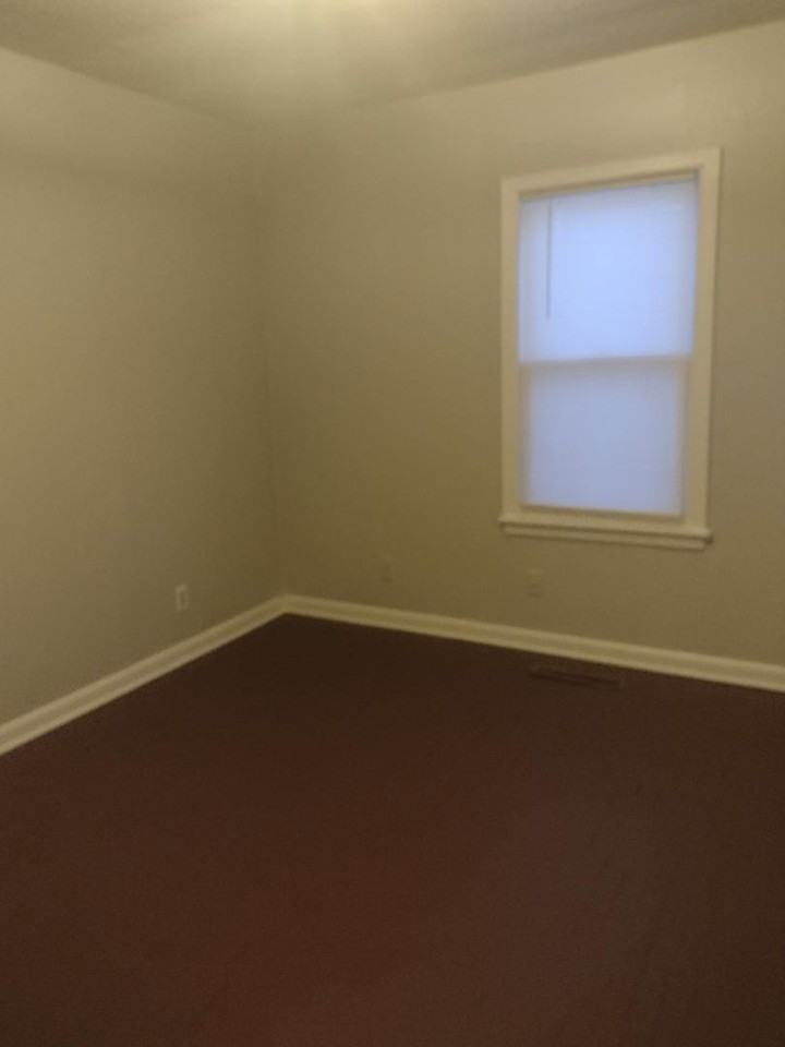 321 W Avenue B - Photo 5 of 8