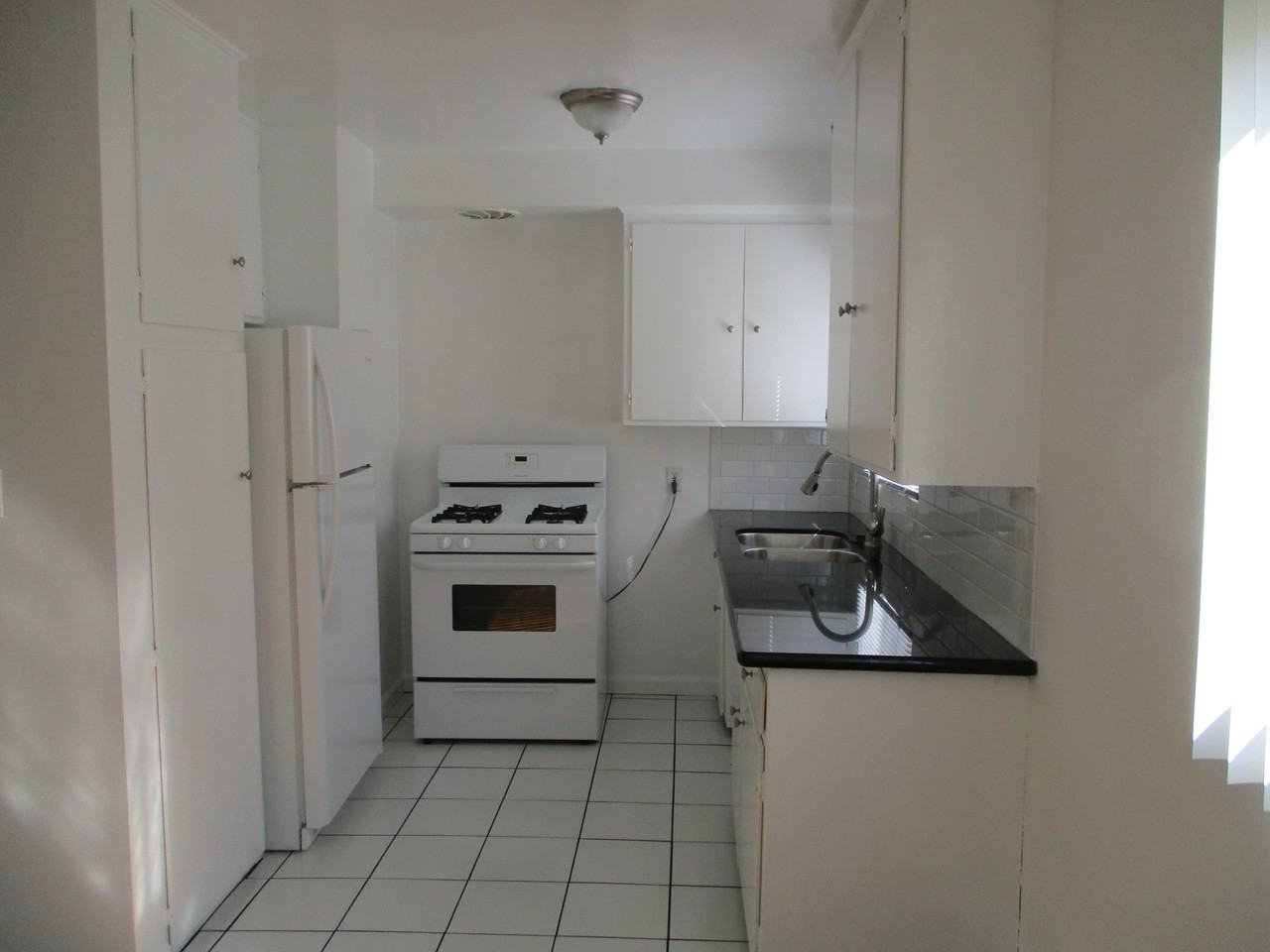 1435 N Fairfax Ave #4 - Photo 6 of 14