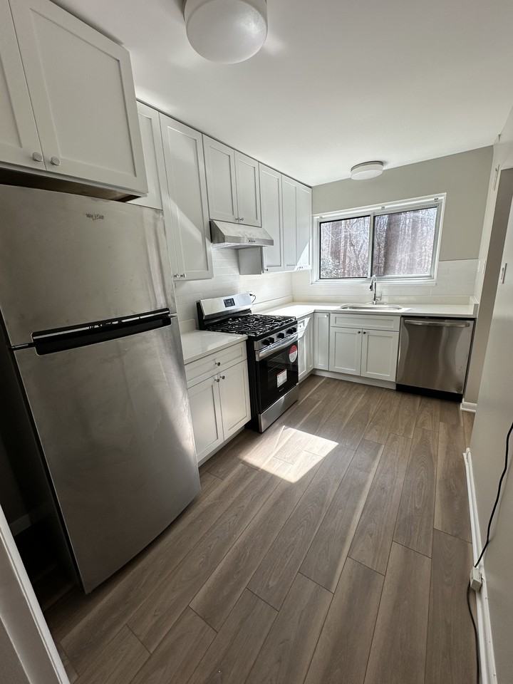 10619 Weymouth St #W3 - Photo 3 of 34