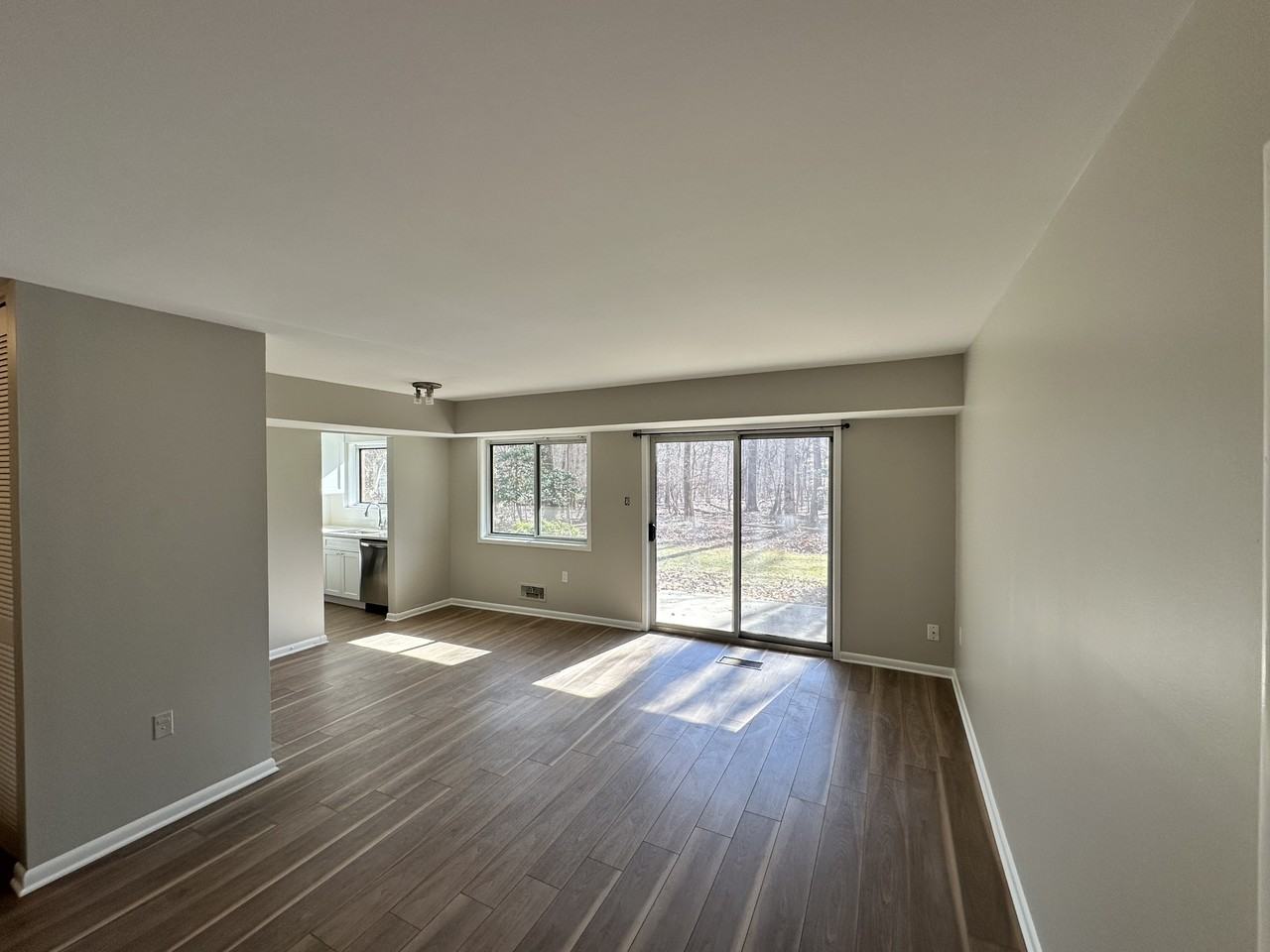 10619 Weymouth St #W3 - Photo 7 of 34