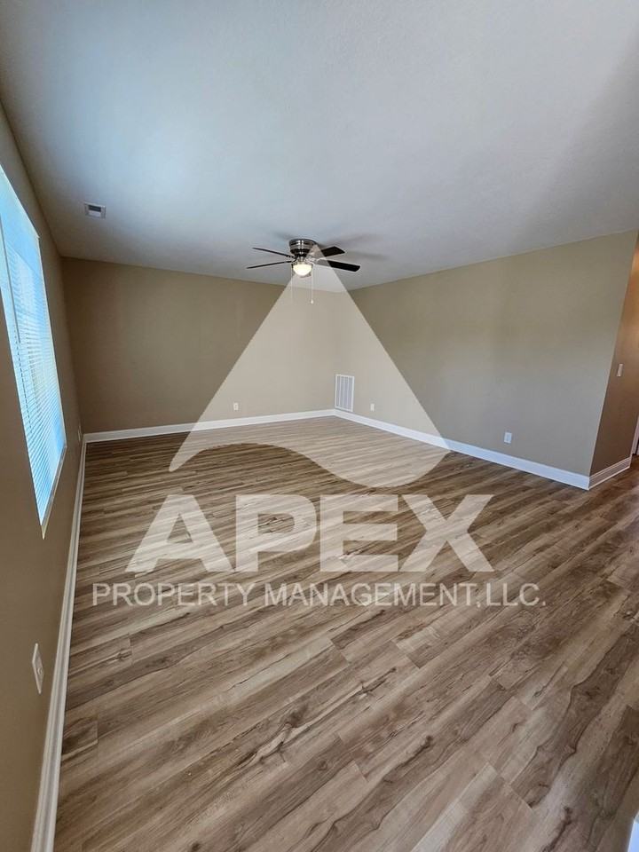 1101 Avalon Dr - Photo 2 of 34