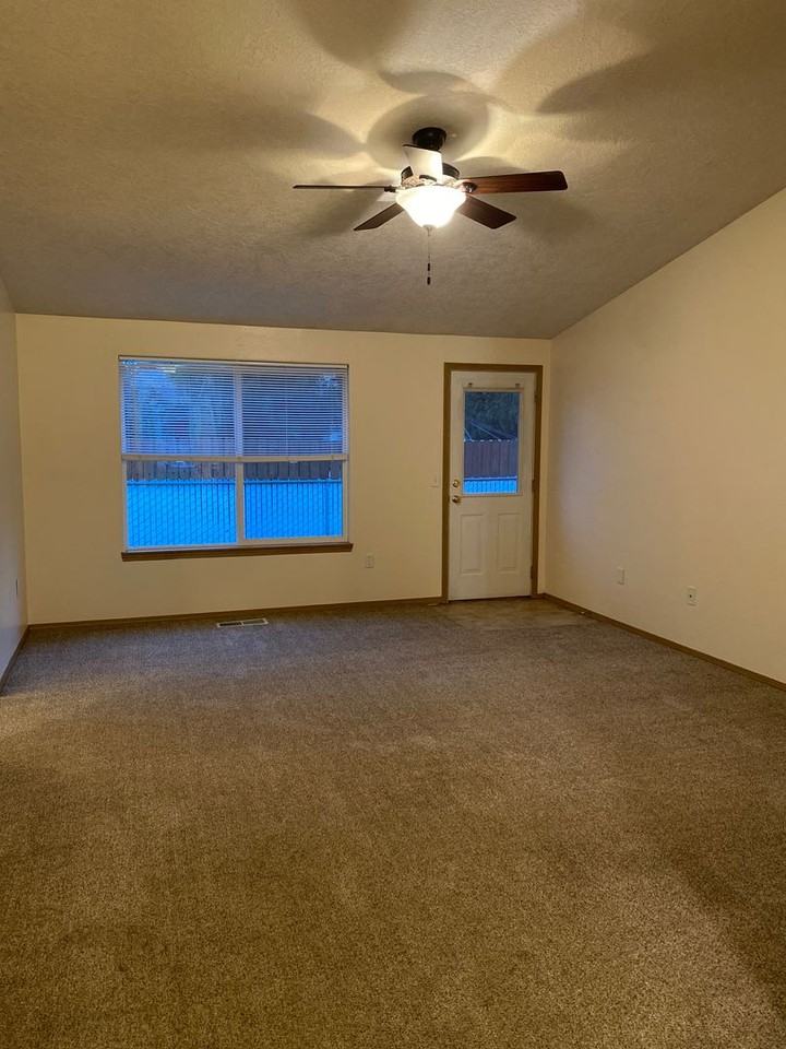 808 Nw Riverbow Ave - Photo 5 of 21