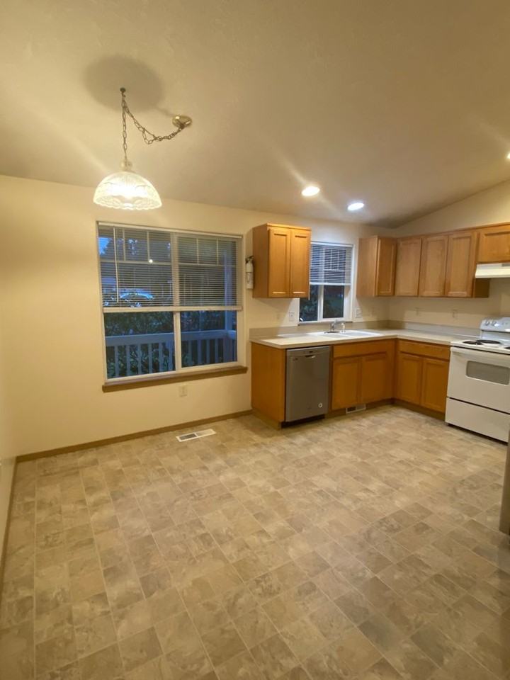 808 Nw Riverbow Ave - Photo 6 of 21