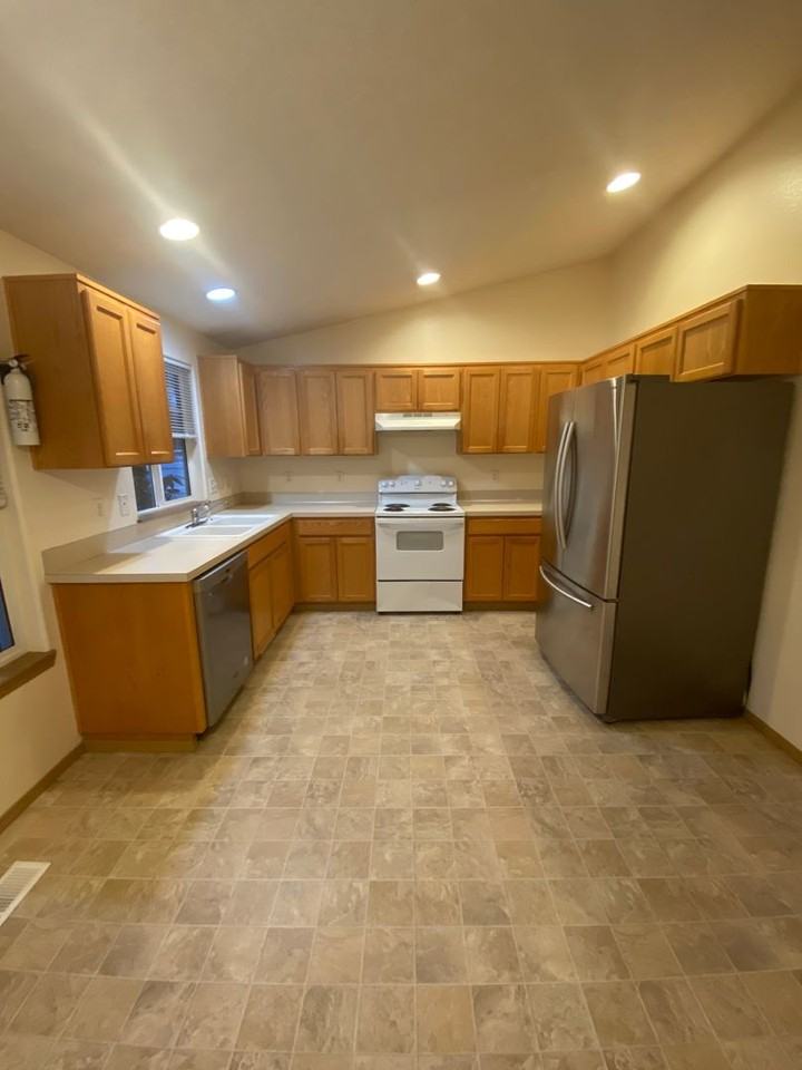 808 Nw Riverbow Ave - Photo 7 of 21