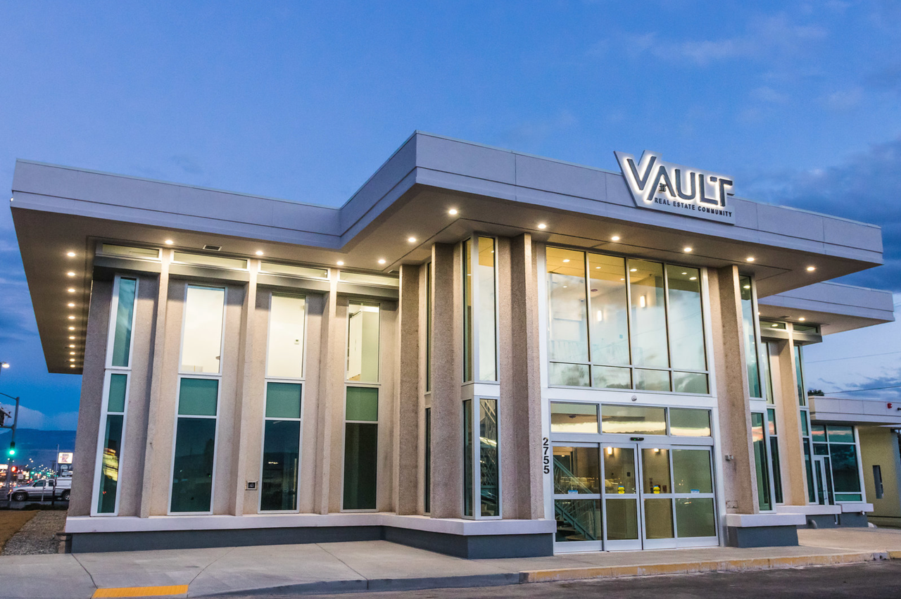 760 Colorado ave - Photo 3 of 4