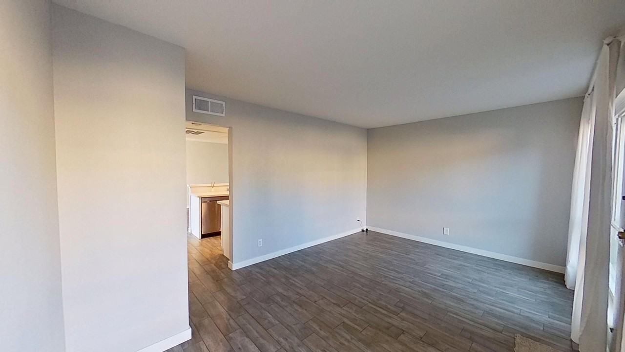 10461 College Dr - Photo 2 of 20