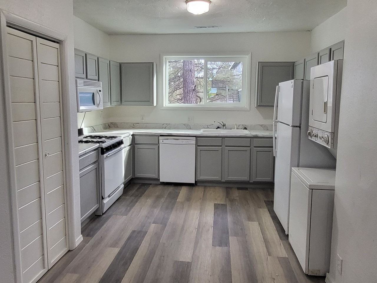 23 E Juniper Ave - Photo 3 of 16