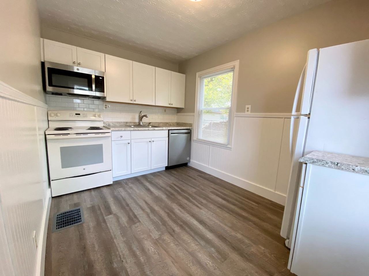 2168 W Bataan Dr - Photo 4 of 14