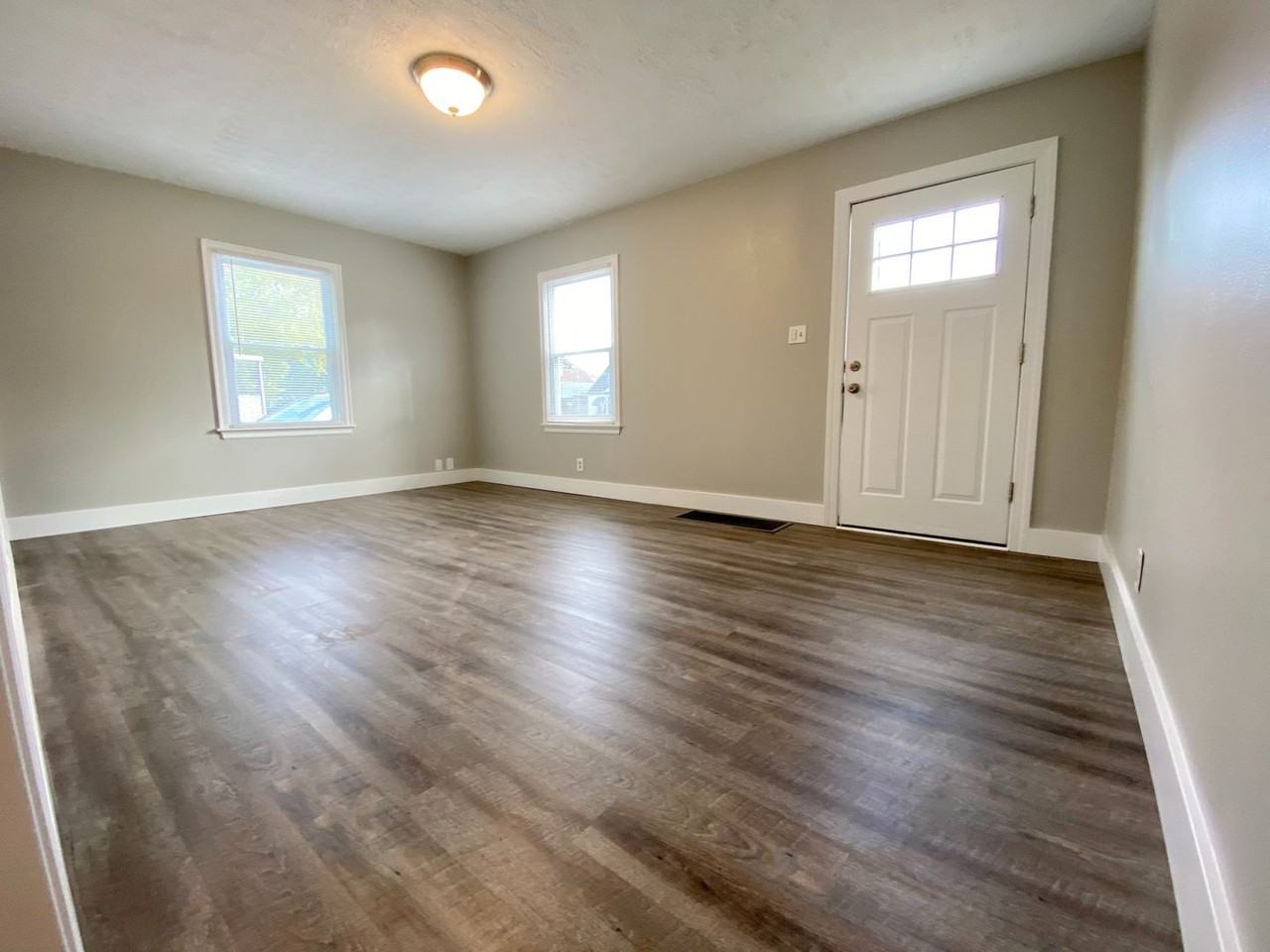 2168 W Bataan Dr - Photo 3 of 14