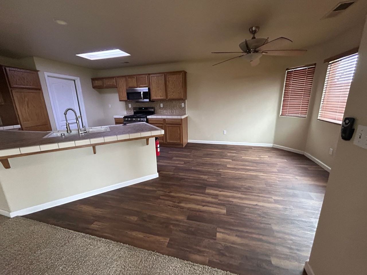 2416 Glacier Way - Photo 3 of 27