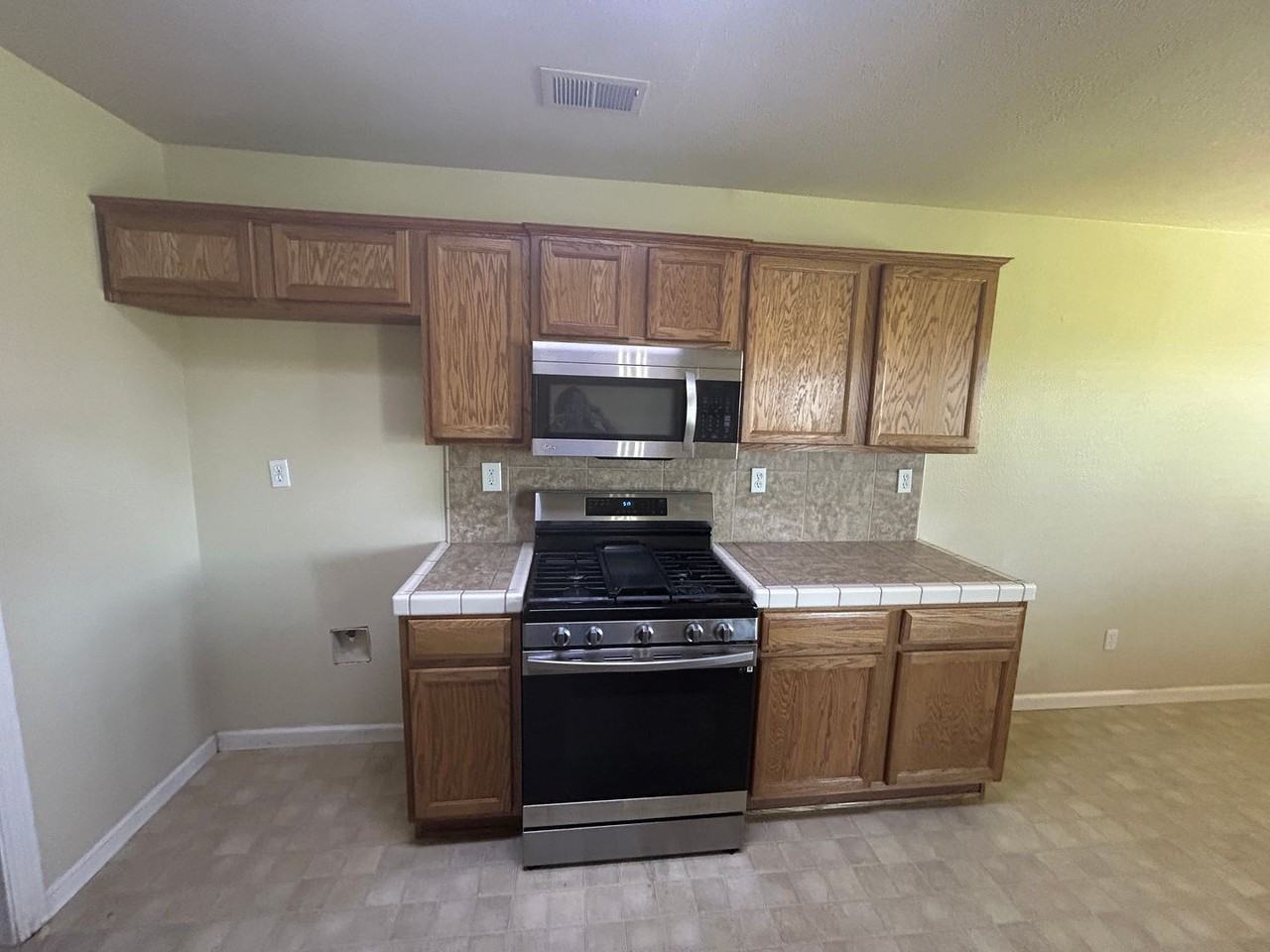 2416 Glacier Way - Photo 5 of 27