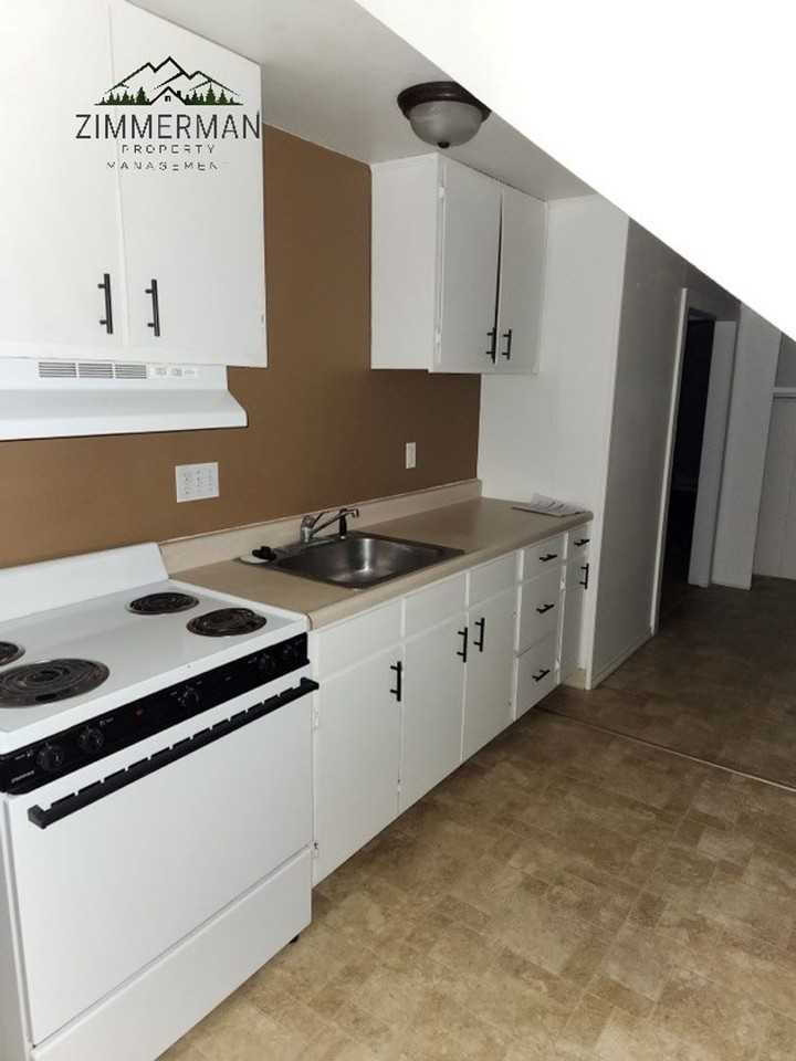 245 S 1st St - Photo 3 of 7