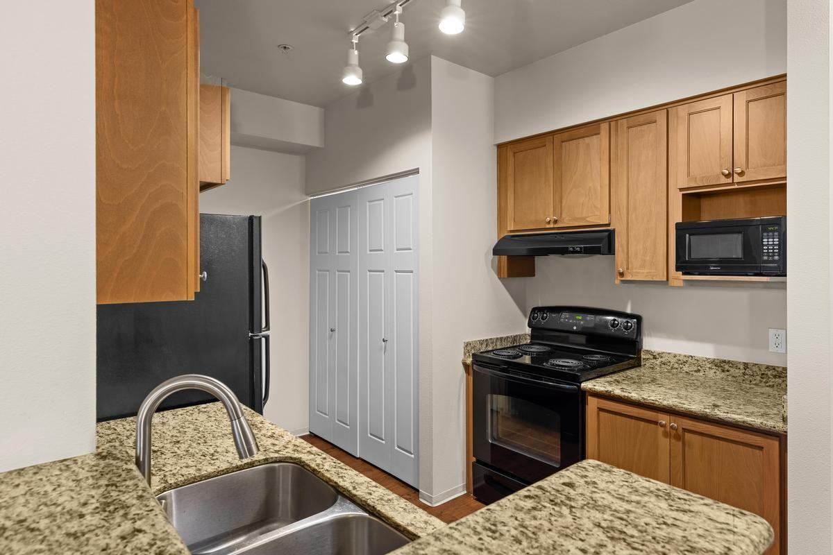 3003 Queensgate Drive - Photo 3 of 16