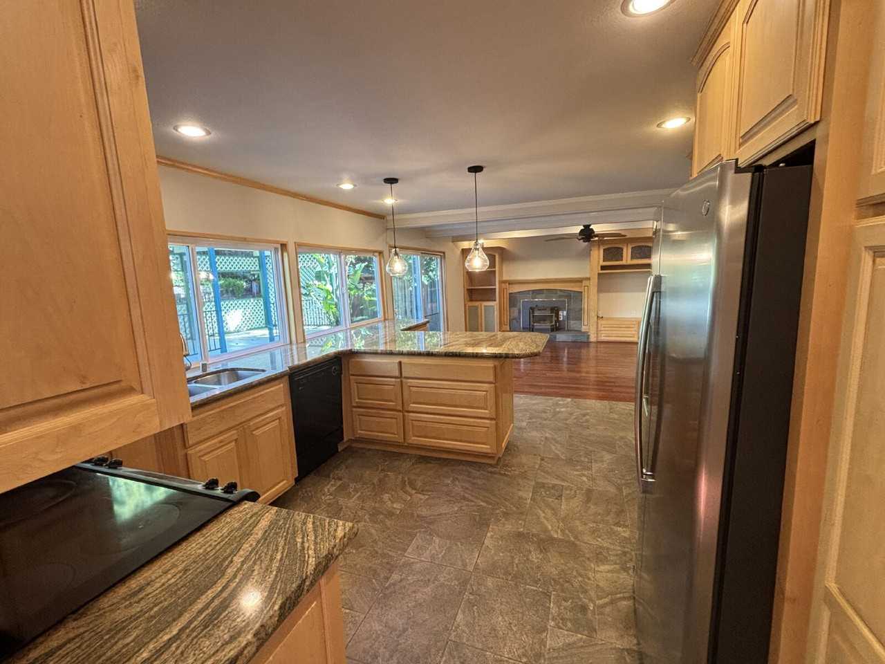 1242 Morning Glory Dr - Photo 4 of 26