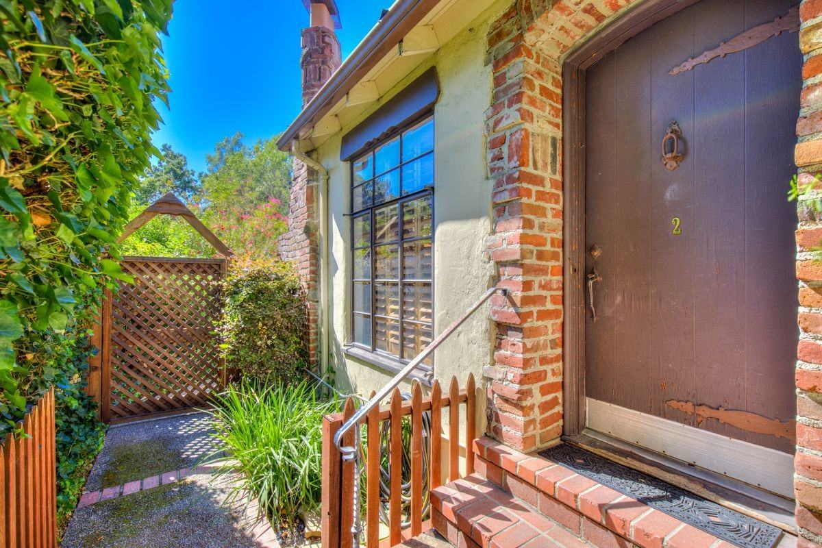 1679 Carmel Dr - Photo 3 of 23