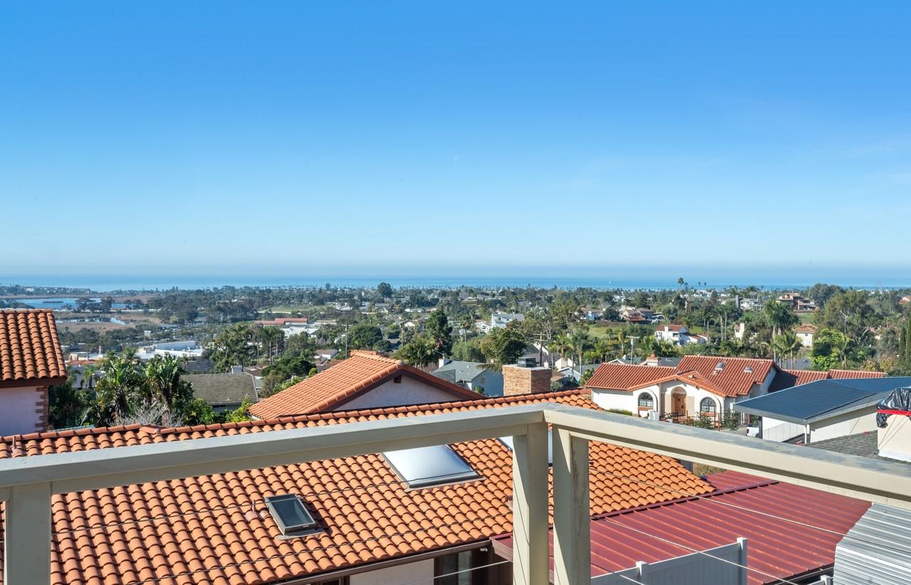 1821 Laurel Rd - Photo 2 of 45