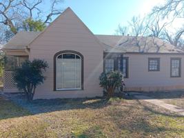 featured image of 103 E Robinson Pl