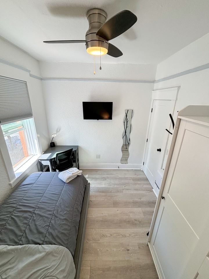 1343 C St #5D - Photo 7 of 27