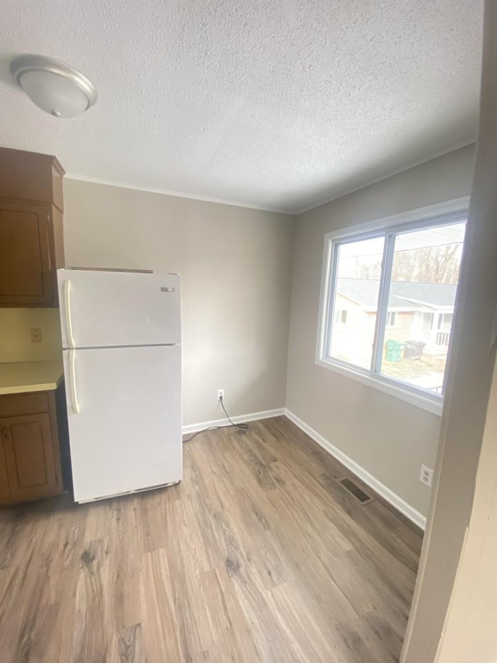 303 North Hall Street - Photo 2 of 8