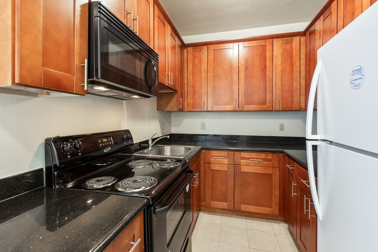 1942 Channing Way - Photo 7 of 12