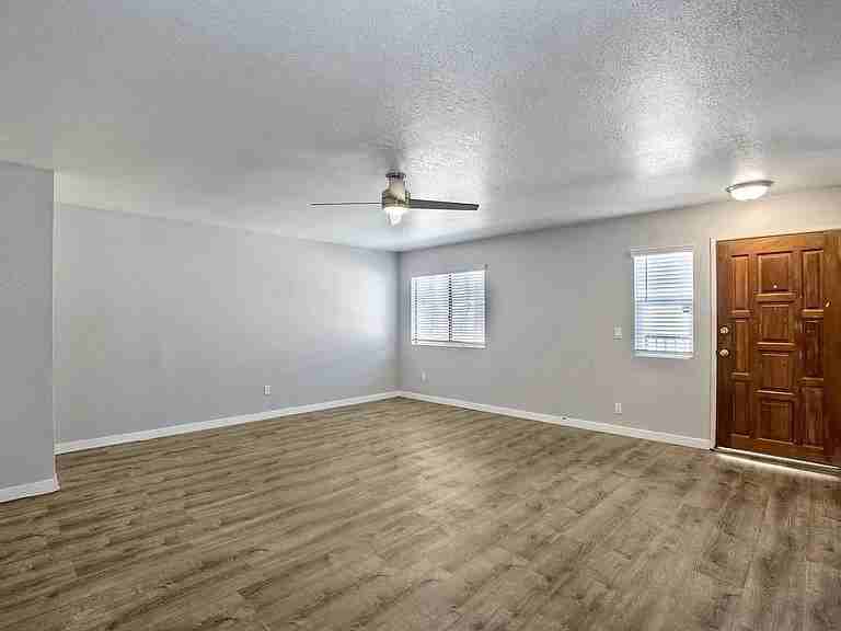 4546 60th Street - Photo 5 of 23