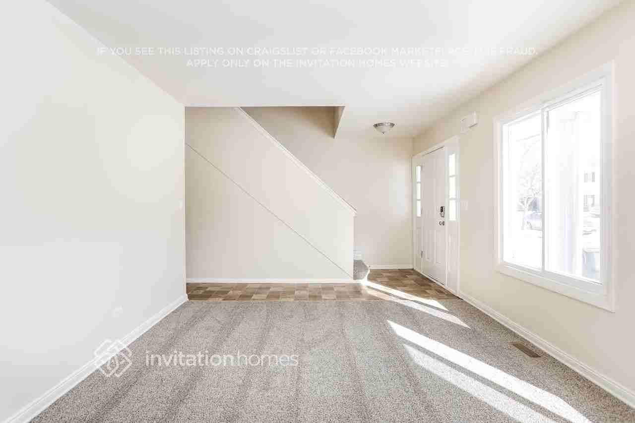 2S526 Cynthia Dr - Photo 4 of 16