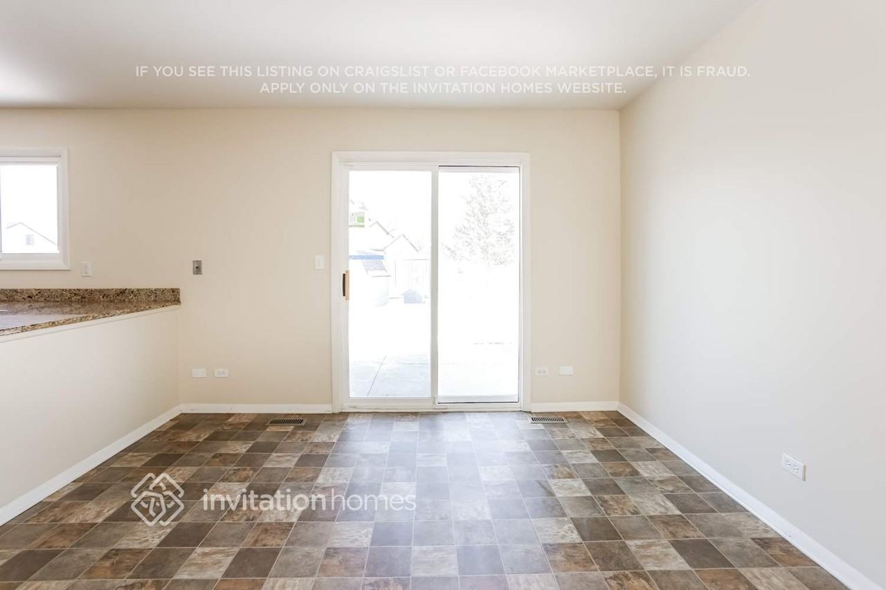 2S526 Cynthia Dr - Photo 5 of 16