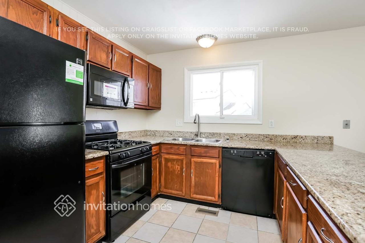 2S526 Cynthia Dr - Photo 6 of 16