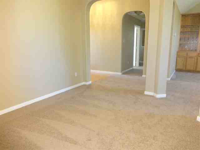 24026 Thistlegate Ct - Photo 3 of 15