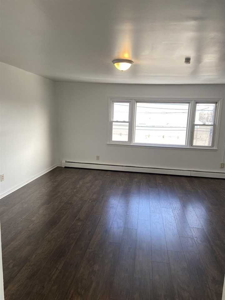 121 Garfield Ave #2 - Photo 2 of 10