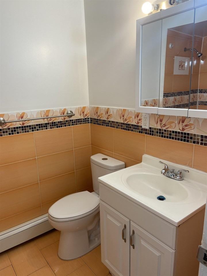 121 Garfield Ave #2 - Photo 6 of 10